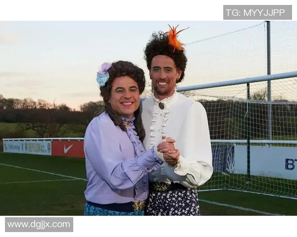 足球球星逆袭变装挑战大揭秘 从绿茵场到时尚舞台的华丽转身